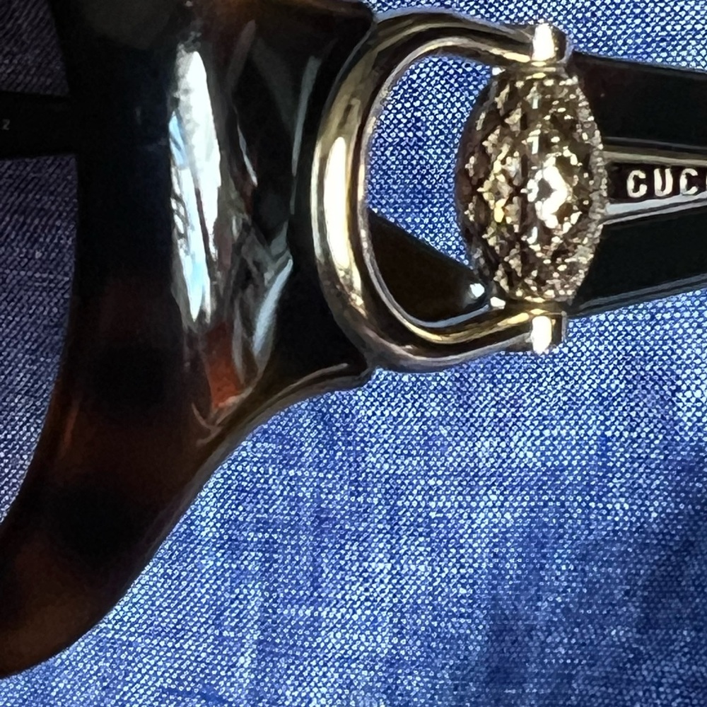 Gucci classic sunglasses & case - Picture 16 of 16